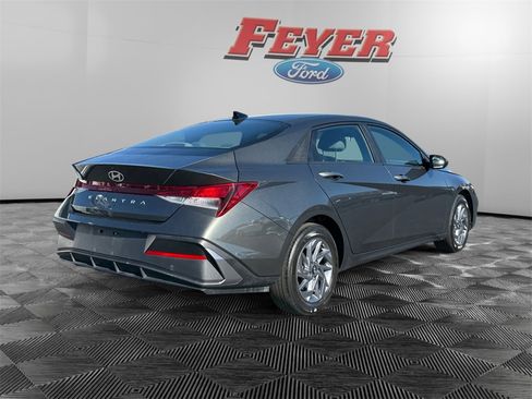 Used 2024 Hyundai Elantra SEL image 5