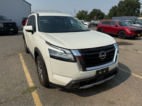 Used 2023 Nissan Pathfinder SL AWD/4WD image 2