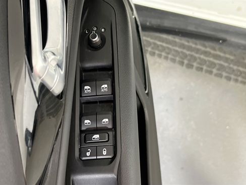 Used 2022 Jeep Compass Trailhawk w/ Trailhawk Convenience Group AWD/4WD image 17