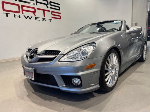 Used 2010 Mercedes-Benz SLK 300 image 2