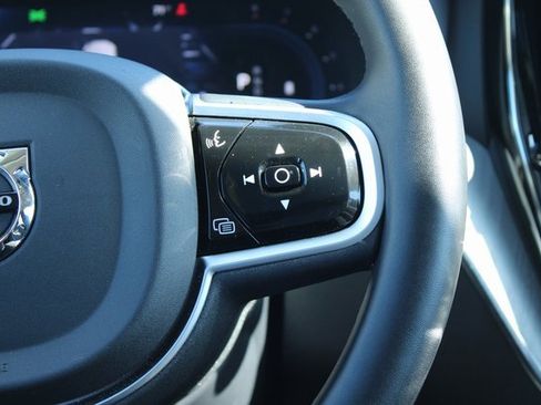 Used 2025 Volvo XC60 B5 Plus image 25