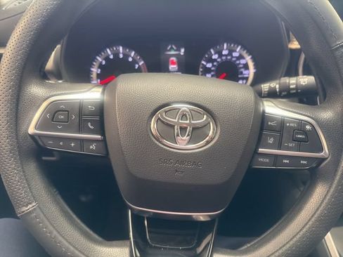 Used 2021 Toyota Highlander L FWD image 21