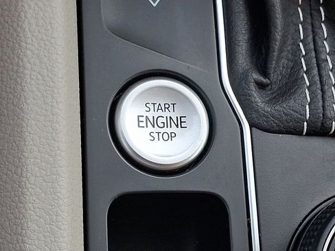 Used 2021 Volkswagen Atlas SEL Premium image 27