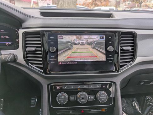 Used 2022 Volkswagen Atlas SEL Premium image 13