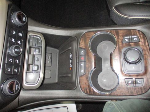 Certified 2023 GMC Acadia Denali w/ Denali Ultimate Package image 36