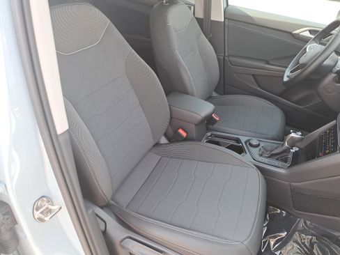 Used 2025 Volkswagen Taos SE AWD/4WD image 10