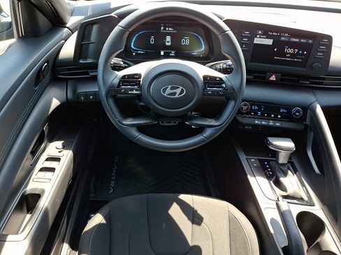 Used 2025 Hyundai Elantra Sport FWD image 12