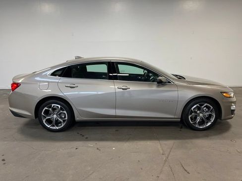 Used 2024 Chevrolet Malibu LT FWD image 2