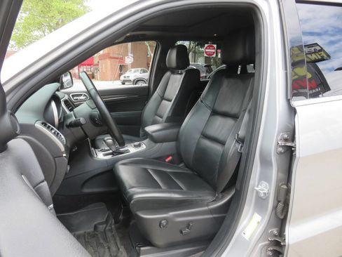 Used 2018 Jeep Grand Cherokee Limited AWD/4WD image 10