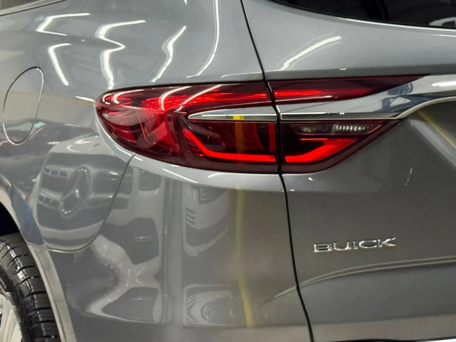 Used 2018 Buick Enclave Premium FWD image 12