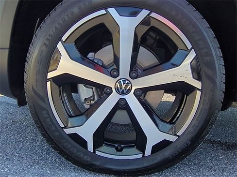 Used 2025 Volkswagen Taos SEL image 22
