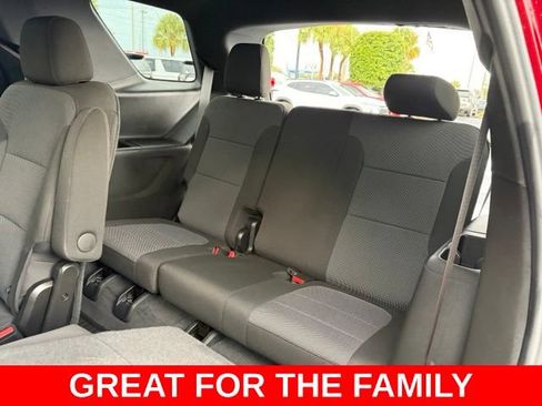 Used 2023 Chevrolet Traverse LT FWD image 16
