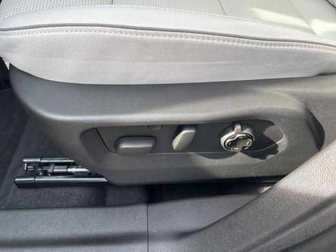 Used 2025 Buick Envision Avenir image 25