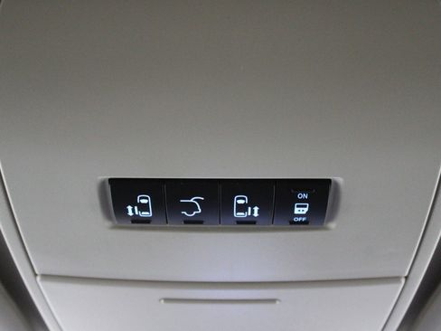 Used 2016 Chrysler Town & Country Touring w/ Driver Convenience Group FWD image 21
