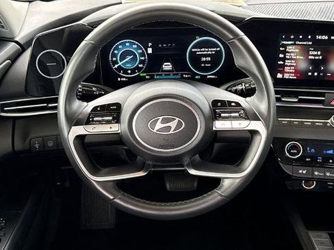 Used 2025 Hyundai Elantra Limited FWD image 21