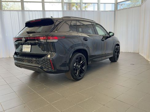 New 2026 Volkswagen Tiguan SE R-Line image 9