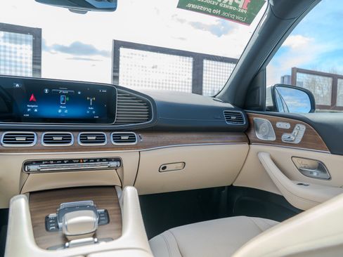 Used 2025 Mercedes-Benz GLS 450 4MATIC image 20