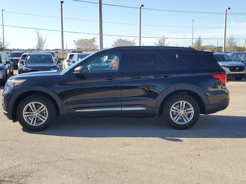 Used 2020 Ford Explorer XLT w/ Equipment Group 202A image 7