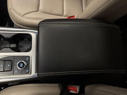 Used 2023 Ford Explorer XLT w/ Equipment Group 202A image 21