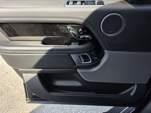 Used 2018 Land Rover Range Rover HSE image 21