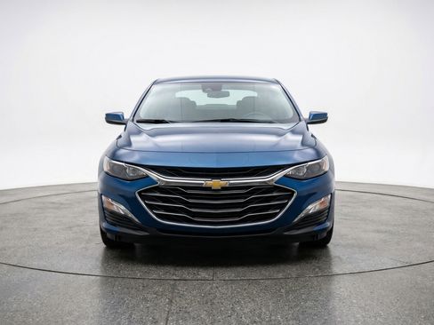 Used 2024 Chevrolet Malibu LT image 2