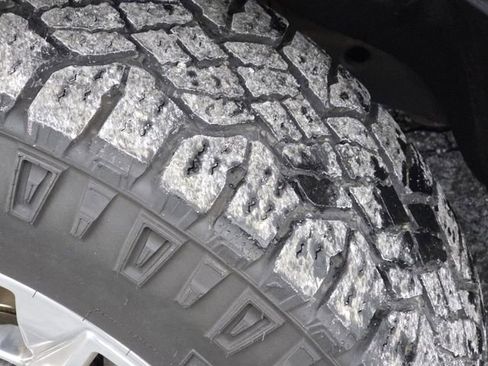 Used 2021 Chevrolet Tahoe Premier w/ Premium Package image 24