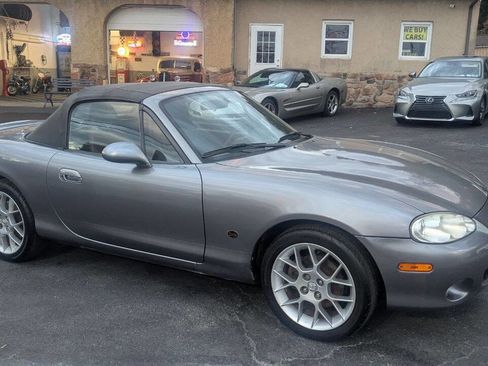Used 2002 MAZDA MX-5 Miata SE image 1