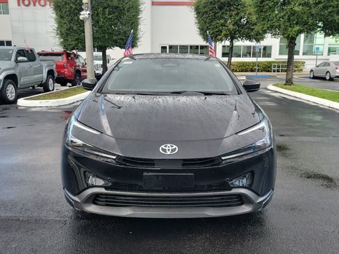 Used 2025 Toyota Prius LE FWD image 4