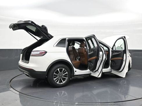 Used 2023 Lincoln Nautilus Reserve FWD image 28
