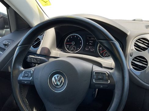 Used 2017 Volkswagen Tiguan Sport AWD/4WD image 12