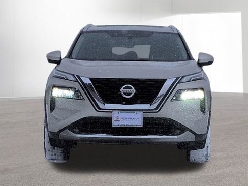 Used 2021 Nissan Rogue Platinum image 2