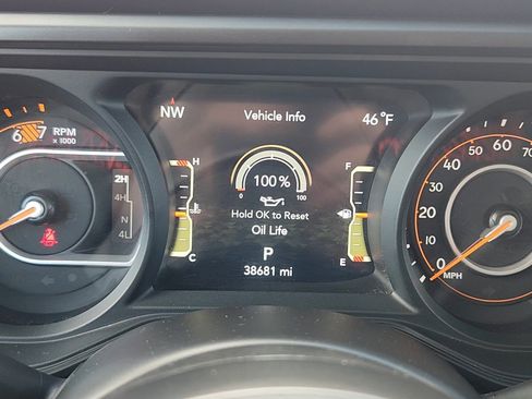 Used 2025 Jeep Wrangler Rubicon image 11