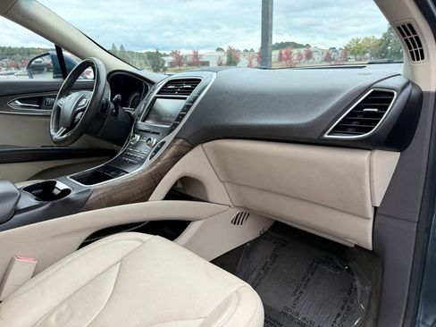 Used 2016 Lincoln MKX Reserve w/ Technology Package FWD image 18