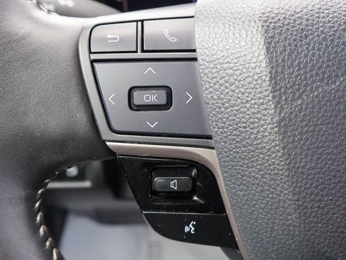 Used 2025 Toyota Camry SE FWD image 13