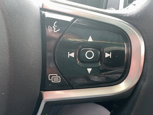 Used 2016 Volvo XC90 T6 Momentum w/ Vision Package image 28