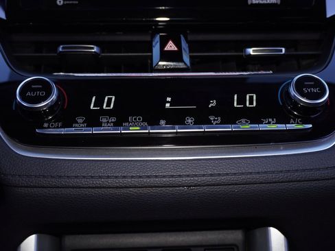 Certified 2022 Toyota Corolla Cross XLE image 17