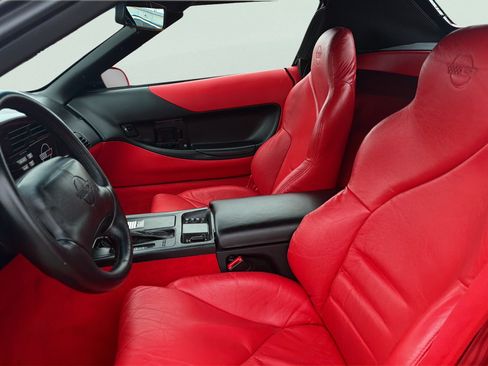 Used 1996 Chevrolet Corvette Convertible RWD image 2