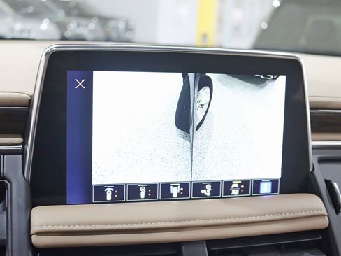 Used 2024 Chevrolet Suburban Premier w/ Premium Package image 24