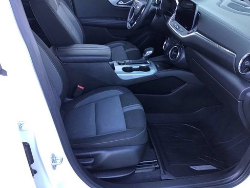 Used 2024 Chevrolet Blazer LT w/ Convenience Package FWD image 17