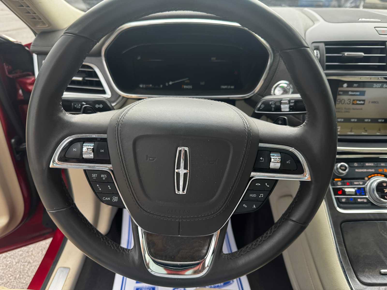 Used 2019 Lincoln Continental Reserve FWD image 4