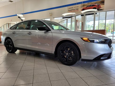 New 2025 Honda Accord SE image 3