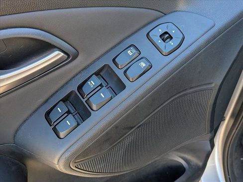 Used 2011 Hyundai Tucson GLS image 9