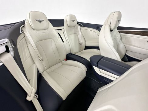 Certified 2024 Bentley Continental GT V8 image 25