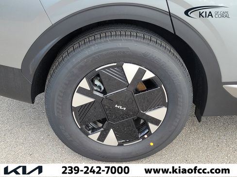 New 2026 Kia Sportage LX image 9