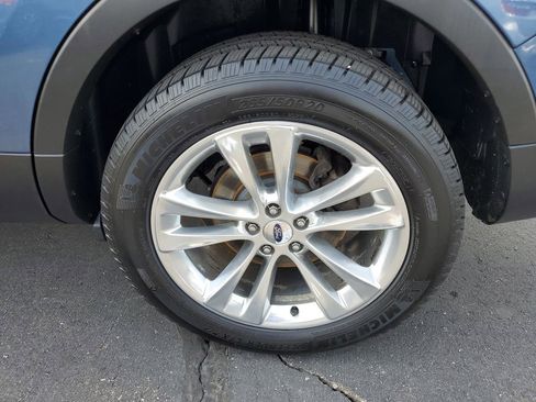 Used 2018 Ford Explorer XLT w/ Equipment Group 202A AWD/4WD image 35