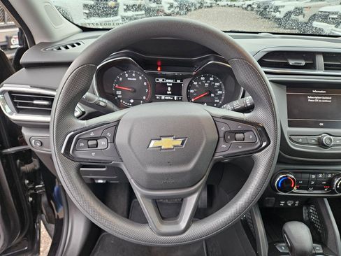 Used 2023 Chevrolet TrailBlazer LT AWD/4WD image 16