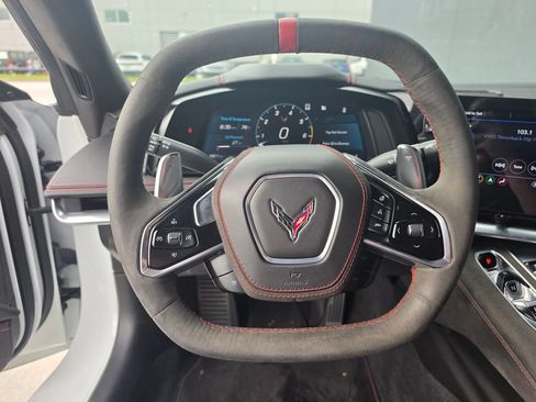 Used 2022 Chevrolet Corvette Stingray Premium Conv w/ Z51 Performance Package RWD image 16