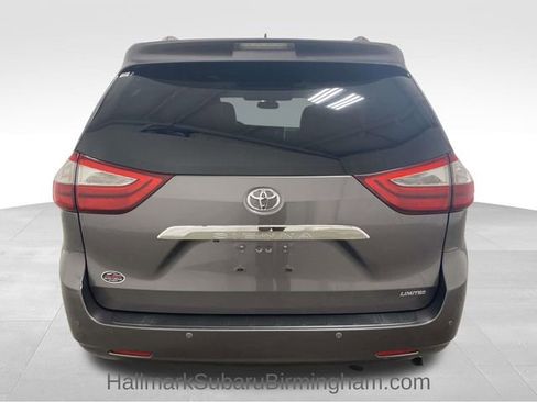 Used 2015 Toyota Sienna L image 3