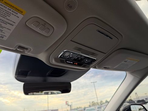 Used 2025 Lincoln Aviator 2WD image 22