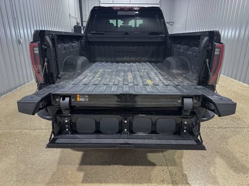 Used 2025 GMC Sierra 3500 AT4 w/ AT4 Premium Plus Package AWD/4WD image 5
